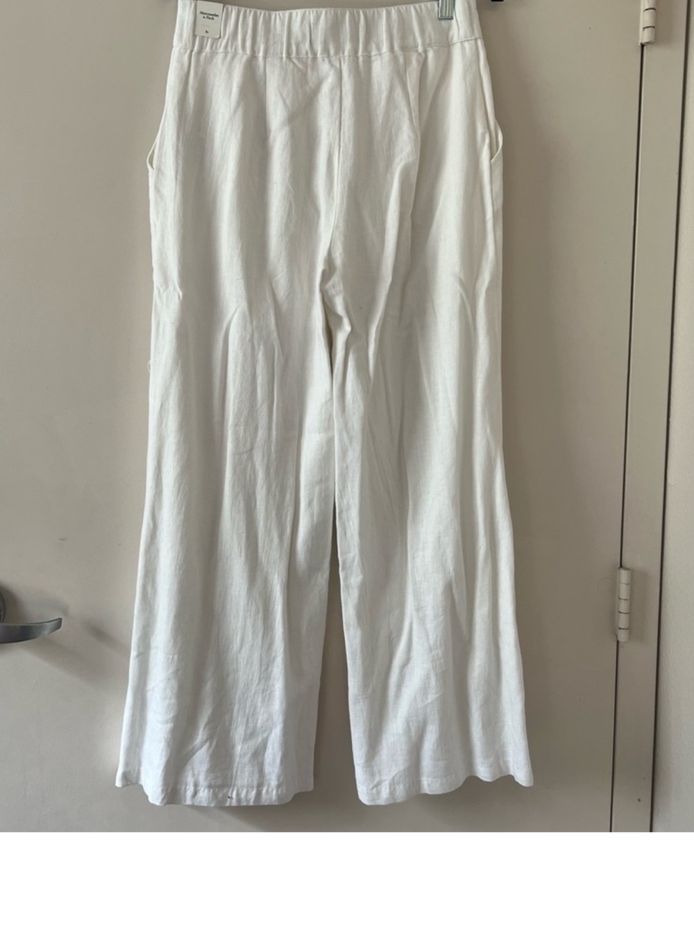 Abercrombie and Fitch Resort
Linen Blend Pants - Picture 3 of 3